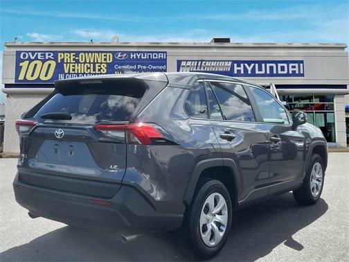 2022 Toyota RAV4 LE
