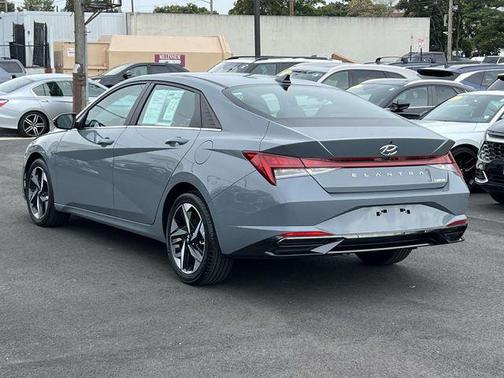 2022 Hyundai ELANTRA Limited