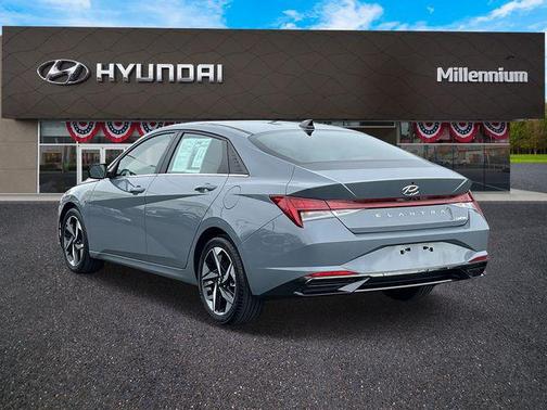 2022 Hyundai ELANTRA Limited
