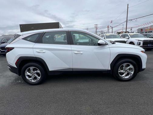 2022 Hyundai TUCSON SE