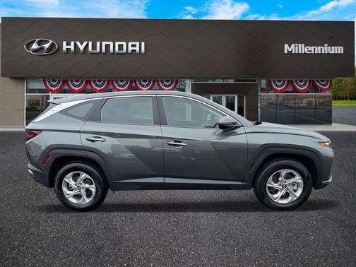 2022 Hyundai TUCSON SE
