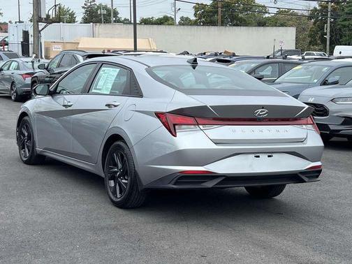 2022 Hyundai ELANTRA SEL