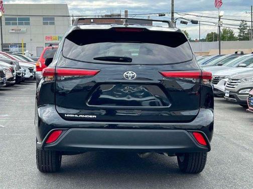 Midnight Black Metallic 2023 Toyota Highlander L