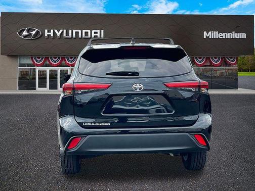 Midnight Black Metallic 2023 Toyota Highlander L
