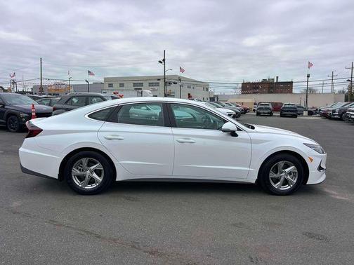 2023 Hyundai SONATA SE