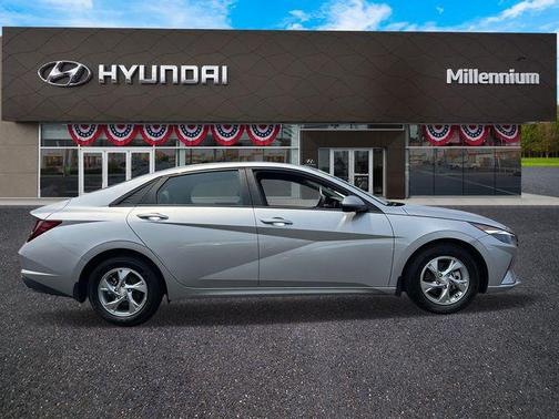 2022 Hyundai ELANTRA SE