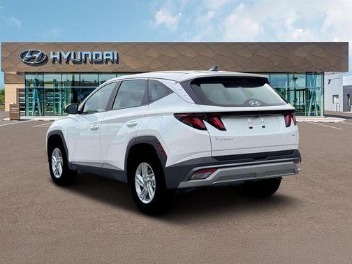White Pearl 2026 Hyundai TUCSON SE