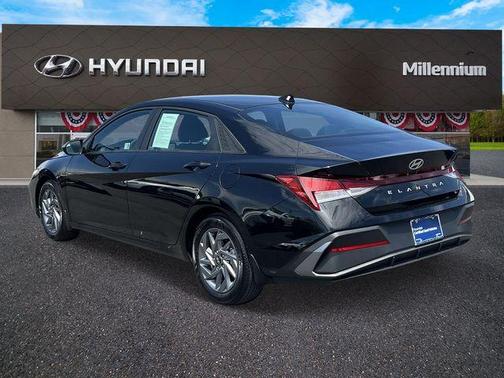 Black 2024 Hyundai ELANTRA SEL