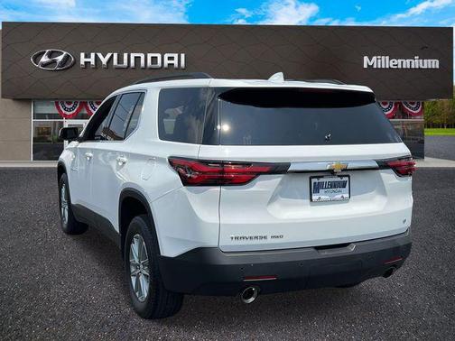 2022 Chevrolet Traverse LT Cloth