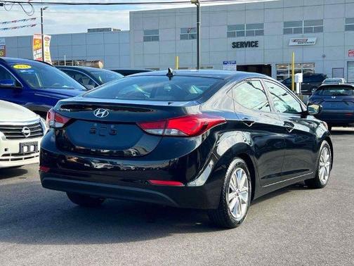Phantom Black Metallic 2014 Hyundai ELANTRA SE