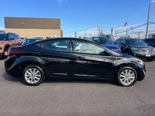 Phantom Black Metallic 2014 Hyundai ELANTRA SE