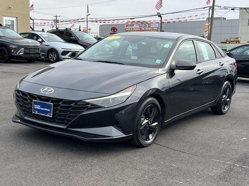 2022 Hyundai ELANTRA SEL