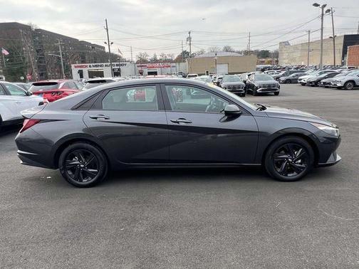 2022 Hyundai ELANTRA SEL