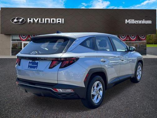 Shimmering Silver 2024 Hyundai TUCSON SE