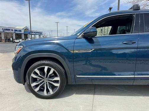2022 Volkswagen Atlas Cross Sport 3.6L V6 SEL Premium R-Line