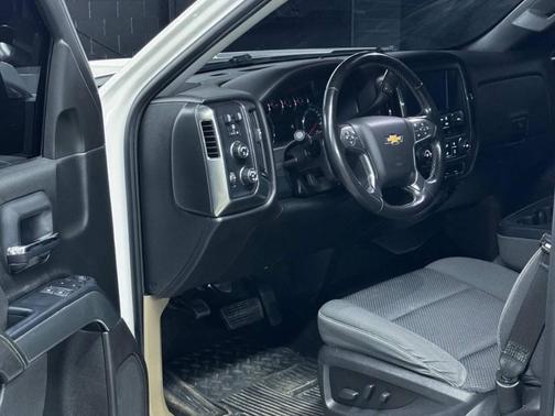 Summit White 2018 Chevrolet Silverado 1500 LT