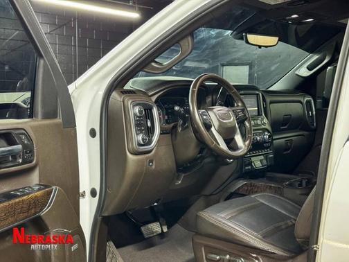 White Frost Tri-Coat 2022 GMC Sierra 2500 Denali