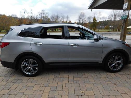 2016 Hyundai SANTA FE SE