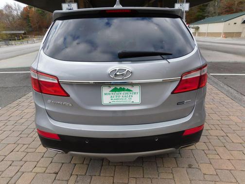 2016 Hyundai SANTA FE SE