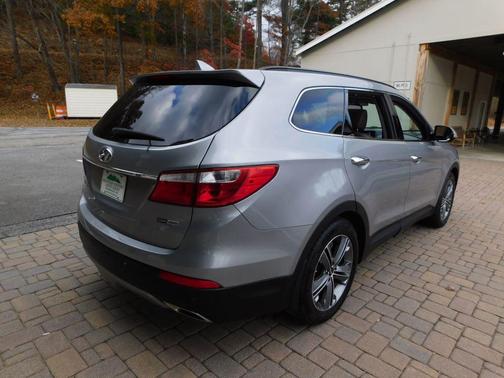 2016 Hyundai SANTA FE SE