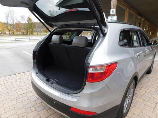 2016 Hyundai SANTA FE SE