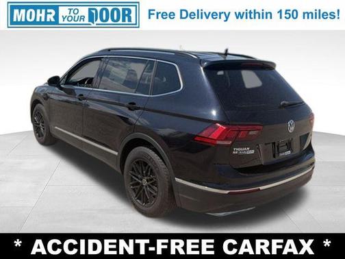 Deep Black Pearl Effect 2018 Volkswagen Tiguan 2.0T SE