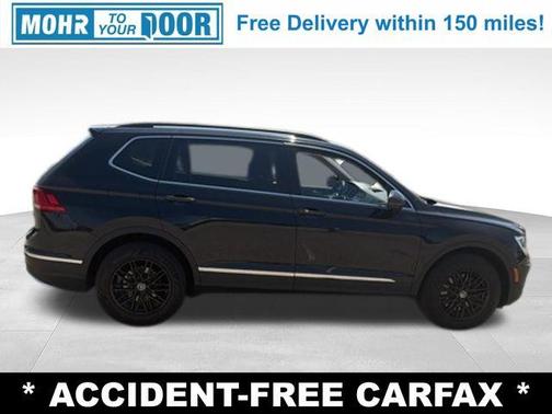 Deep Black Pearl Effect 2018 Volkswagen Tiguan 2.0T SE