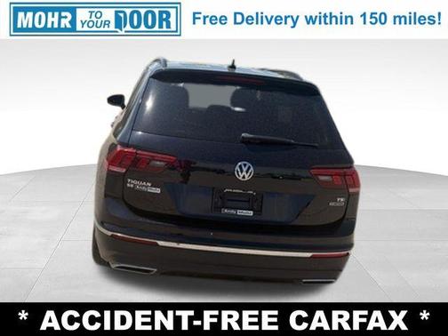 Deep Black Pearl Effect 2018 Volkswagen Tiguan 2.0T SE