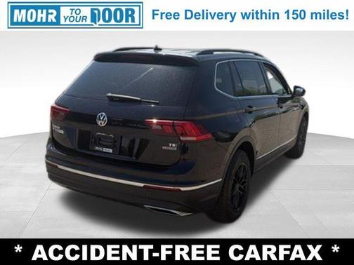 Deep Black Pearl Effect 2018 Volkswagen Tiguan 2.0T SE