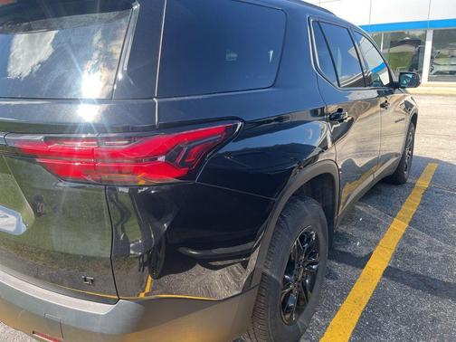 Black Metallic 2023 Chevrolet Traverse LT Cloth