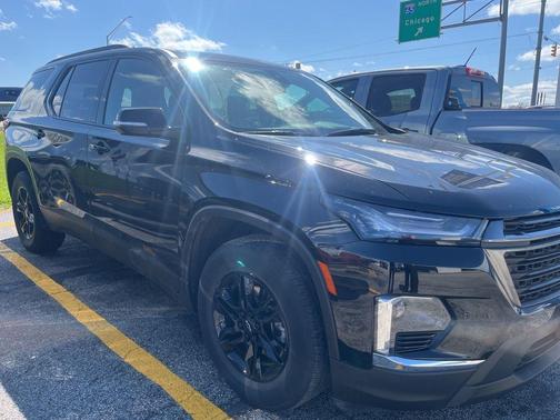 Black Metallic 2023 Chevrolet Traverse LT Cloth