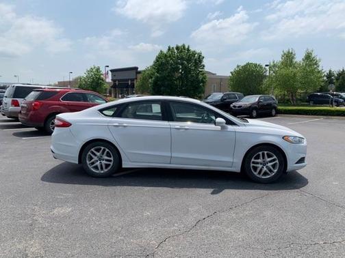 Photo 2 of 23 of 2014 Ford Fusion SE