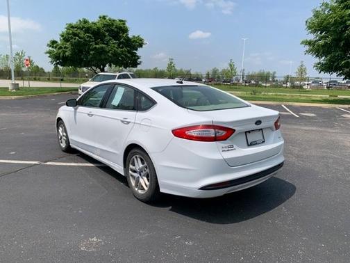 Photo 5 of 23 of 2014 Ford Fusion SE