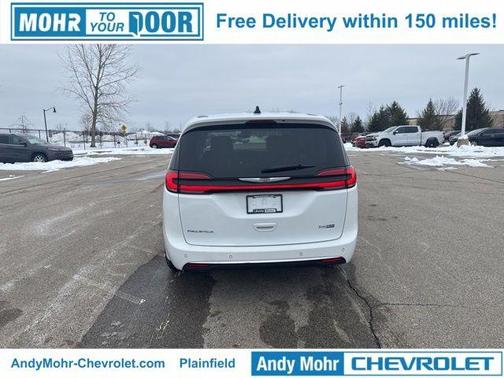 2023 Chrysler Pacifica Touring-L