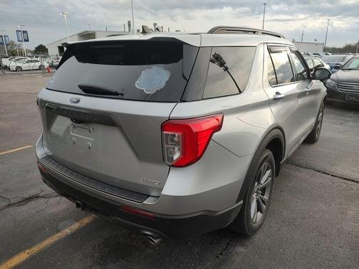 Silver Metallic 2022 Ford Explorer XLT