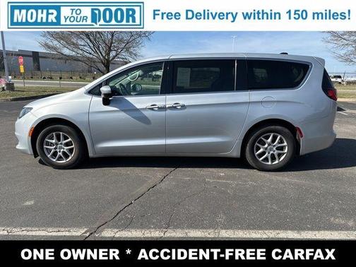 2022 Chrysler Voyager LX