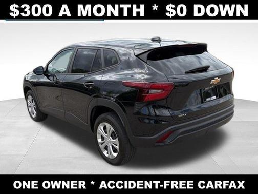 Mosaic Black Metallic 2024 Chevrolet Trax LS