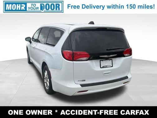 Bright White Clearcoat 2022 Chrysler Voyager LX