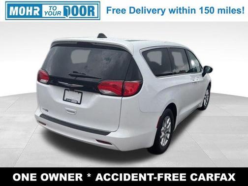 Bright White Clearcoat 2022 Chrysler Voyager LX