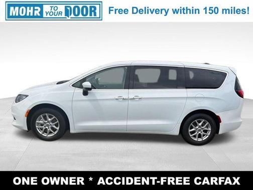 Bright White Clearcoat 2022 Chrysler Voyager LX