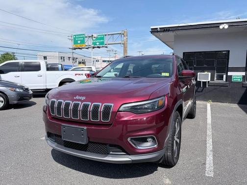 Velvet Red Pearlcoat 2019 Jeep Cherokee Limited SUV