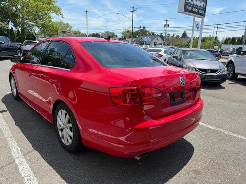 Tornado Red 2014 Volkswagen Jetta Auto SE w/Connectivity