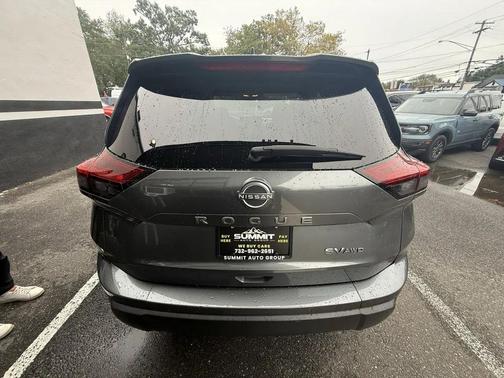 Gun Metallic 2024 Nissan Rogue SV