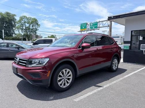 Cardinal Red Metallic 2019 Volkswagen Tiguan 2.0T SE 4MOTION