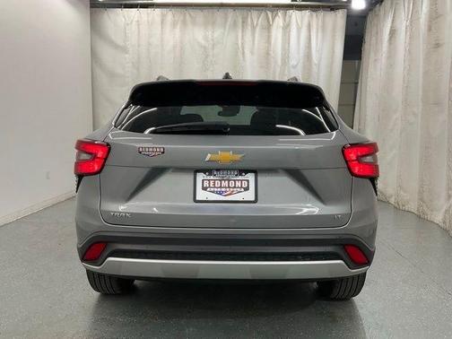 Sterling Gray Metallic 2025 Chevrolet Trax LT