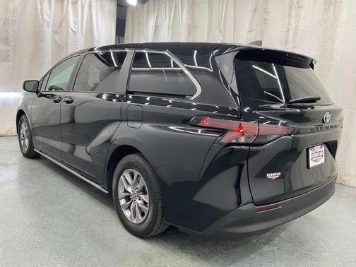 2024 Toyota Sienna LE