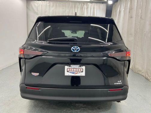 2024 Toyota Sienna LE