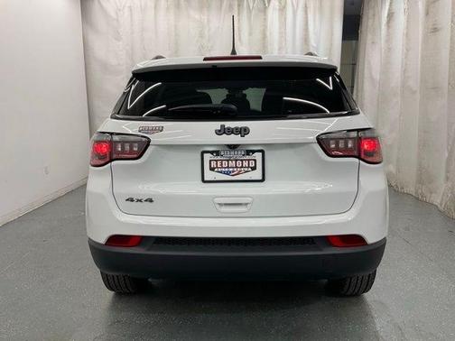 Bright White Clearcoat 2025 Jeep Compass Latitude