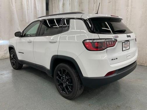 Bright White Clearcoat 2025 Jeep Compass Latitude