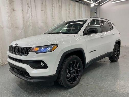 Bright White Clearcoat 2025 Jeep Compass Latitude